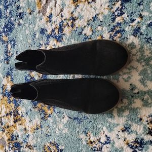 Black side cute booties